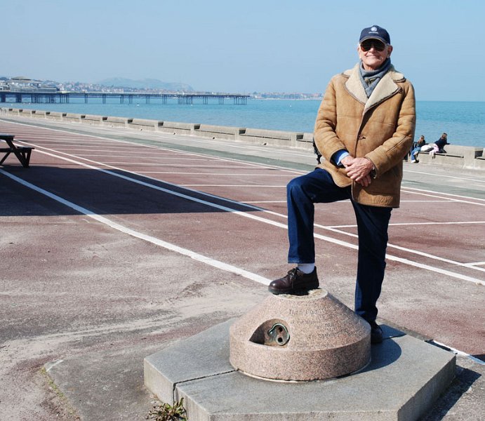 Geoff-Woad-Fountain-2007-web